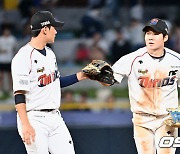 박민우와 김주원, 슈퍼 캐치와 병살 [사진]