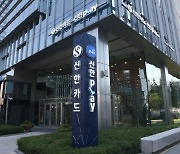 우회전 사고 예방···신한카드, 중대형 화물차에 키트 무상 제공