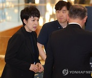 빈소 도착한 김은혜 홍보수석