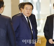 [포토]이진복 대통령실 정무수석, 尹 대통령 부친 윤기중 연세대 명예교수 빈소 찾아