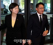 [포토]이정미 정의당 대표, 尹 대통령 부친 윤기중 연세대 명예교수 빈소 찾아