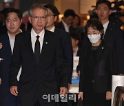 [포토]尹 대통령 부친 빈소 찾은 김형오 전 국회의장