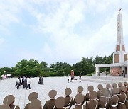 북한 김정은, 광복절 78주년 맞아 해방탑에 화환 보내