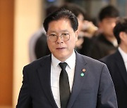 윤 대통령 부친 빈소 찾은 송석준 의원