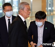 조문 위해 세브란스 장례식장 찾은 김종인