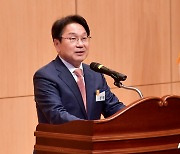 임기철 지스트 9대 총장 취임 축하하는 강기정 광주시장