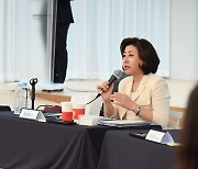 "돌봄서비스 중산층까지 넓혀야…적극적인 이민정책 필요"