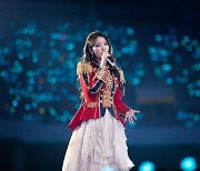 ‘데뷔 15주년’ 아이유 콘서트, 영화로 만난다! ‘더 골든 아워’ 9월 개봉