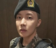 BTS 제이홉, 휴가 마치고 軍 복귀…늠름한 셀카 "다시 파이팅!"