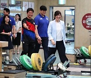 ‘나 때는 말이야’ 국가대표 선수촌 방문한 장미란 차관[청계천 옆 사진관]