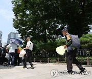 "나이 들고, 돈 없으면 폭염에 더 약해"