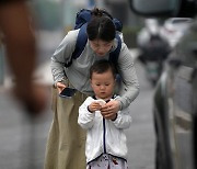 인구 1위 내준 中, 작년 합계출산율 1.09명 예상…"역대 최저"