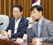 與 "유엔해비타트 한국위, 유엔인척 44억 모금...文도 속았다"