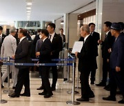 윤석열 대통령, 이틀째 부친 빈소 지켜…17일 장례 종료 후 美 출국