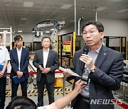 브리핑 하는 김근영 한국은행 발권국장