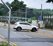 "마트 들어선 후 무단횡단·불법유턴 온상지된 도로, 대책 마련해야"