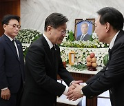 인생 고비마다 조언… 尹의 ‘제1 멘토’ 윤기중 교수 별세 [尹대통령 부친 별세]