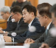 “수출 기업 돕자”… 민관 합동 23조 금융지원 나선다