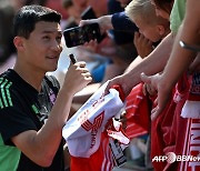 "김민재는 한국의 진드기, 투헬 꿈의 선수" 손하트·축구화도 주목... 벌써 '슈퍼스타' 대접