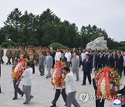 북한, '광복절 78주년' 맞아 대성산혁명열사릉에 화환