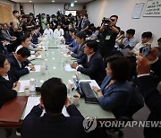 국회 환노위, '끼임 사고' 샤니 공장 방문