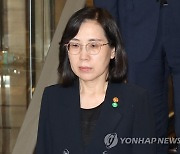 윤기중 연세대 명예교수 빈소 찾은 여가부 장관