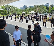 사복경찰 쫙 깔린 이재명 출석현장…테러위협 '철통보안'