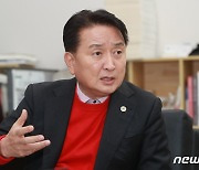 김영환 지사, 외지인 인사 리스크 지울 수 있을까