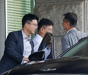 출근하는 최재해 감사원장