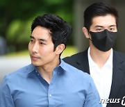 '우크라 불법참전·뺑소니' 이근 1심 집유…"죄책 무겁지만 혐의 인정"