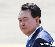 윤 대통령, 한미일 정상회의 위해 방미 출발…'신삼각체제' 구축