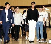 세븐틴, 출국