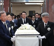 윤기중 교수 발인, 尹 “애도해주신 모든분께 감사”