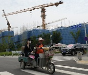 중국 경제 3중고…부동산 위기가 지방재정·위안화까지 위협