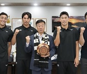 성남FC 신상진 구단주, 이기형 감독과 여름 영입 선수 만나 필승 다져!