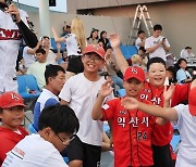 1군 못지않은 관심과 응원…익산서 열린 한 여름밤의 야구 축제, 팬들도 선수들도 흥이 난다 [MK익산]