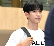 [MD포토] 세븐틴 도겸 '불끈 팔 근육'