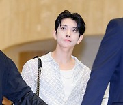 세븐틴 조슈아, '팬들과 눈인사' [사진]