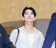 세븐틴 조슈아, '열애설 논란 속 출국' [사진]