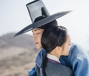 조보아♥로운 지독하네… 300년 묵은 로맨스 (이 연애는 불가항력)