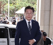 검찰 들어서는 민주당 이재명 대표