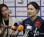 인터뷰하는 김연견 선수