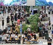 북적이는 인천공항 입국장