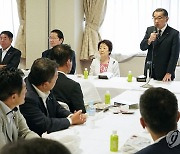 '아베 없는 아베파' 집단 지도체제로