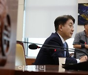 [포토]국회 인사청문회에서 질문을 듣는 이동관 후보자