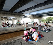 한낮 36도 육박 '전날보다 2도↑'…도심·해안 열대야 [퇴근길날씨]