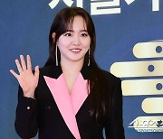 [단독]윤하, '유니버스 티켓' 심사위원 합류…대형 걸그룹 탄생 돕는다