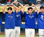 [포토] 원태인 뷰캐넌 강민호 구자욱, 승리의 하트