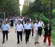 [포토]마포구 난지 테마관광숲길 '시인의 거리' 준공