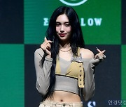 [포토] 에버글로우 아샤, '예쁨 뽐내며 하트 발사'